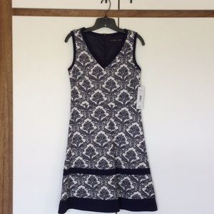 NWT Peach Velvet Size 6 sleeveless navy/off-white dress